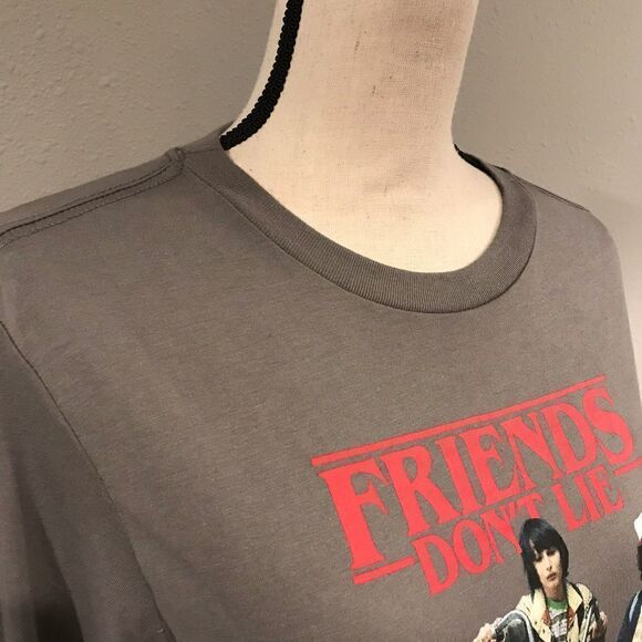 Stranger Things Netflix “Friends Don't Lie” Graphic Tee - Picture 3 of 8